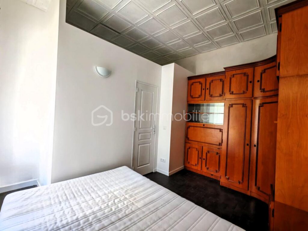 Spacieux pavillon au calme avec garage, sous-sol, jardin et bois – 11 pièces – 5 chambres – 416 m²