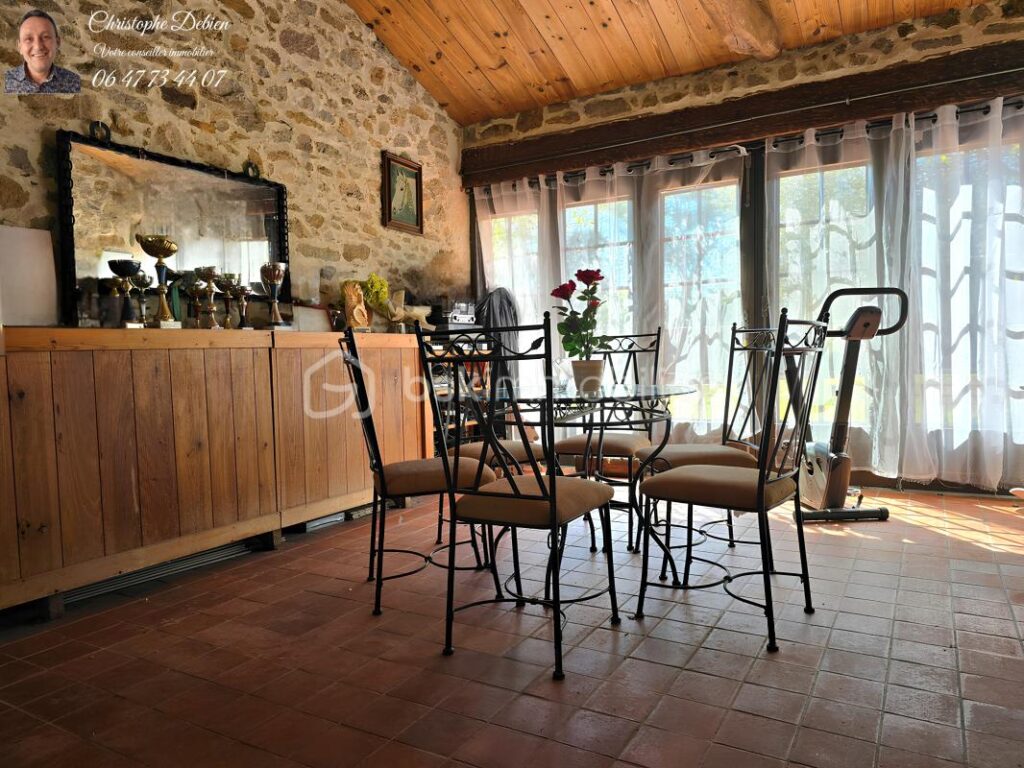 Entre nature, confort et authenticité – Un lieu de vie rare à découvrir aux Lucs-sur-Boulogne – 7 pièces – 4 chambres – 200 m²