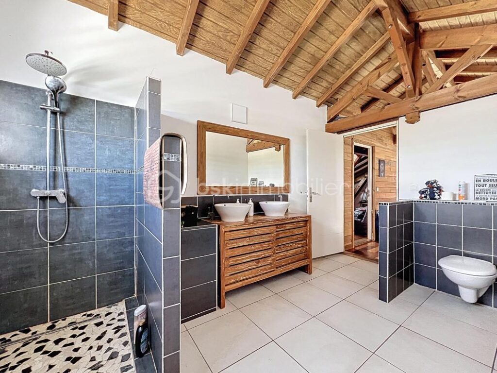 Ensemble immobilier villa et ses deux locatifs vue mer – 10 pièces – 7 chambres – 295 m²