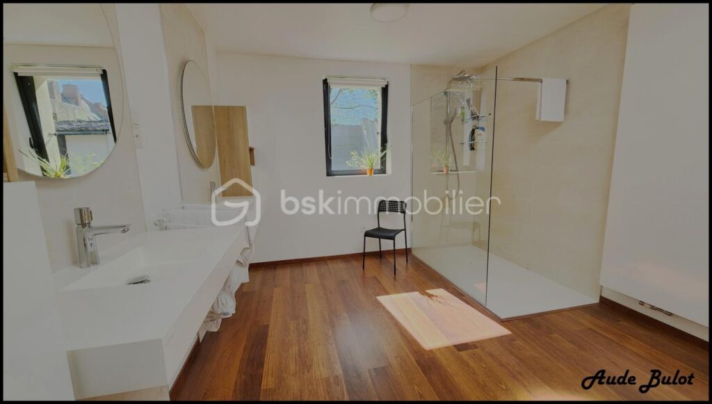 Ferme au carré de 285 m² – Un havre de paix aux portes de Lille – 7 pièces – 4 chambres – 285 m²