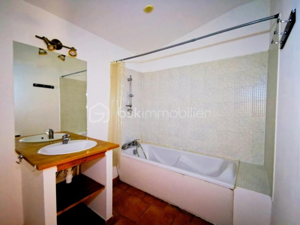 APPARTEMENT T2 DE 48 m² AVEC GARAGE EN PLEIN CENTRE DE CAUMONT SUR DURANCE – 2 pièces – 1 chambre – 47 m²