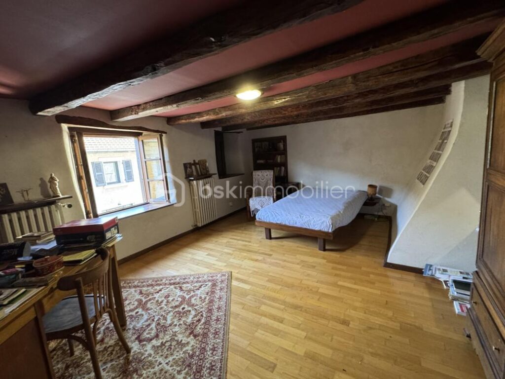 🏡 Saint-Nicolas-de-Macherin – Maison 7 pièces – 152 m² de tranquillité et de potentiel! – 6 pièces – 6 chambres – 152 m²