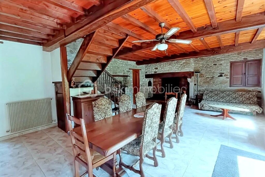 Maison isolée au calme mais proche des commerces entre Pau et Oloron – 4 pièces – 2 chambres – 155 m²