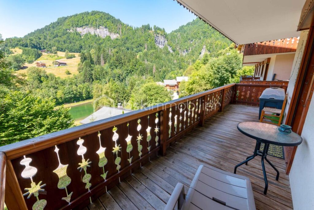 73590 FLUMET – APPARTEMENT T3, 2 CHAMBRES – GRAND BALCON SUD-OUEST VUE MONTAGNE – PROCHE SKI – RÉSIDENCE RÉCENTE – 3 pièces – 2 chambres – 45 m²