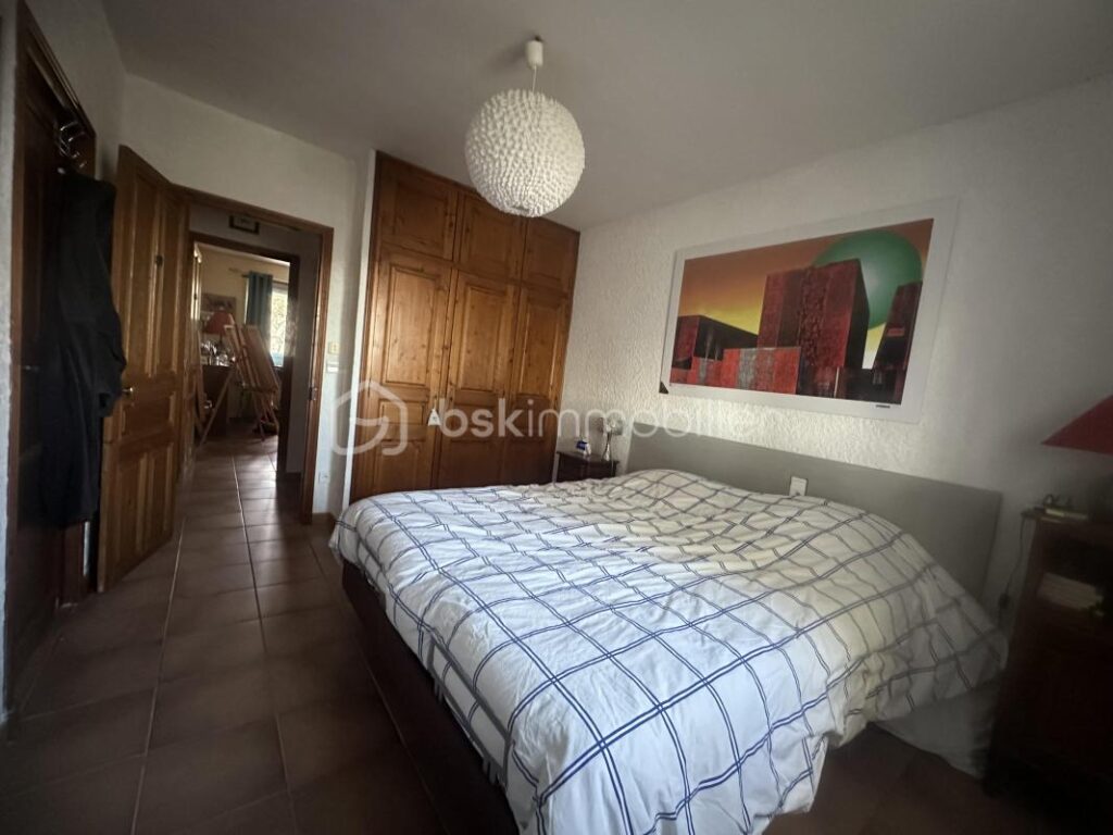 Découvrez la quiétude d’une villa spacieuse à Bagard à proximité de toutes commodités – 5 pièces – 3 chambres – 131 m²