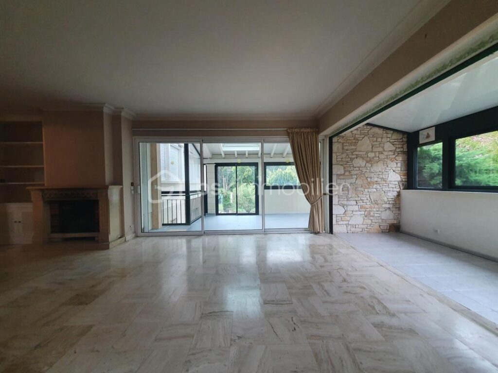 Maison d’architecte à Eymet proche des commodités – 5 pièces – 4 chambres – 168 m²