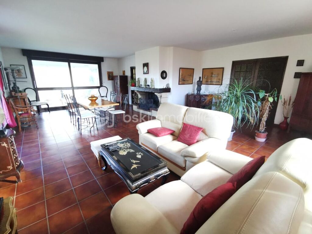 Maison bigourdane de caractère – 6 pièces – 4 chambres – 205 m²