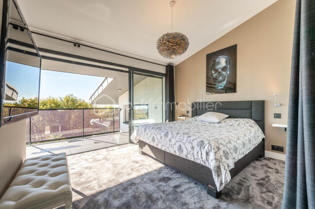 Propriété de 300 m² – Vue Lac & Montagnes – 7 pièces – 5 chambres – 300 m²