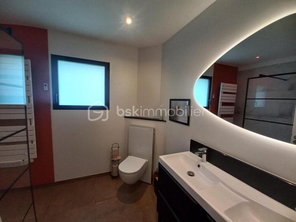 Élégance contemporaine au cœur de la campagne de Loucrup – 8 pièces – 4 chambres – 220 m²