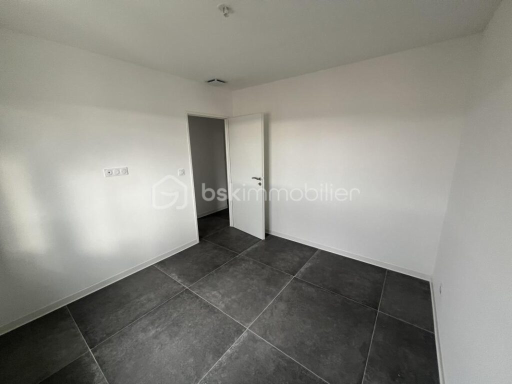 Villa contemporaine neuve 150m2 avec piscine – 6 pièces – 5 chambres – 150 m²