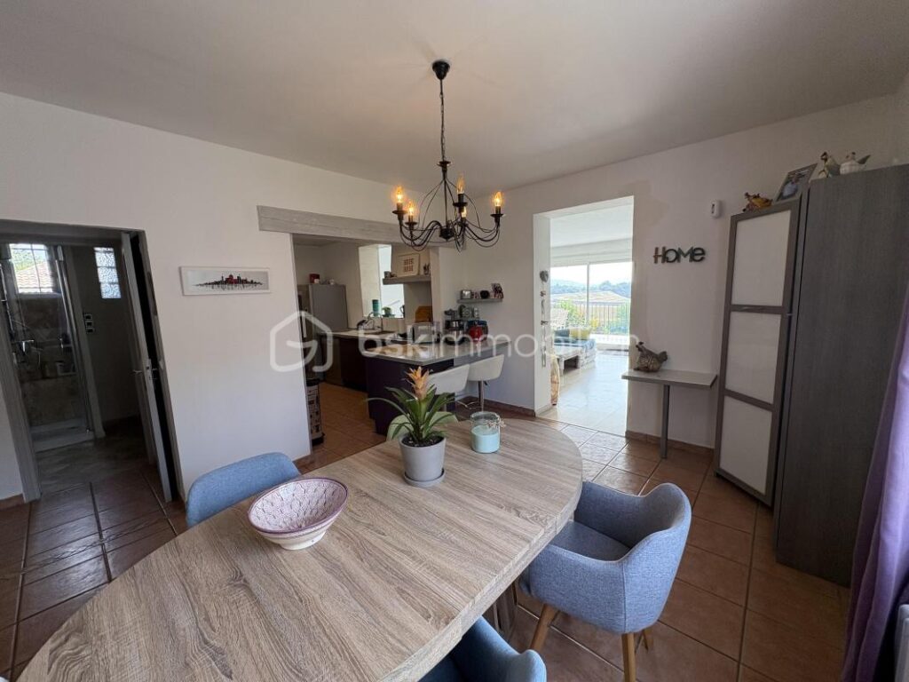 Maison quartier résidentiel 4 chambres, piscine – 5 pièces – 4 chambres – 110 m²