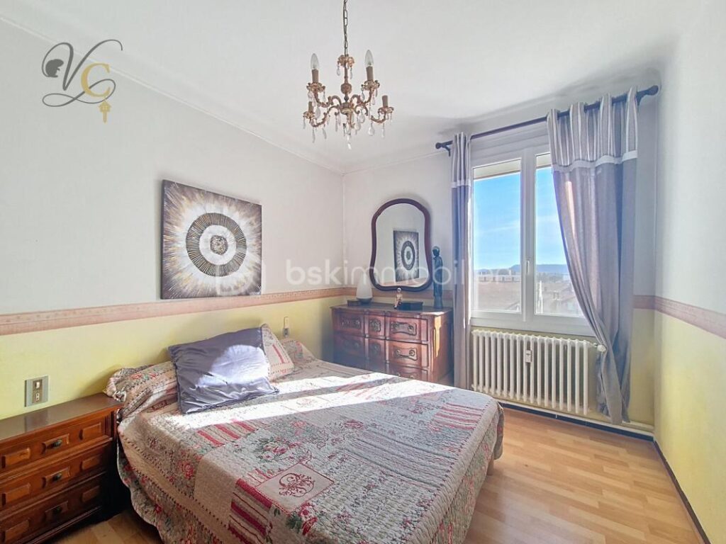 Appartement lumineux au dernier étage avec terrasse et parking sécurisé – 3 pièces – 2 chambres – 68 m²