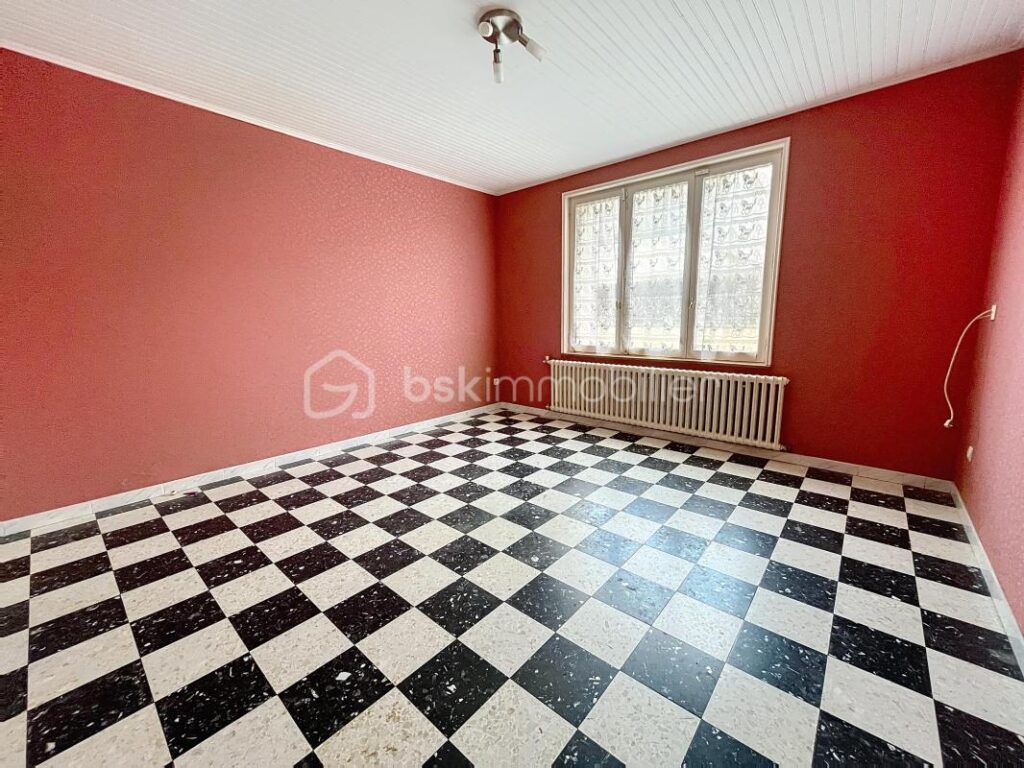 CORPS DE FERME AVEC HANGARS ET PATURE – 8 pièces – 4 chambres – 222 m²