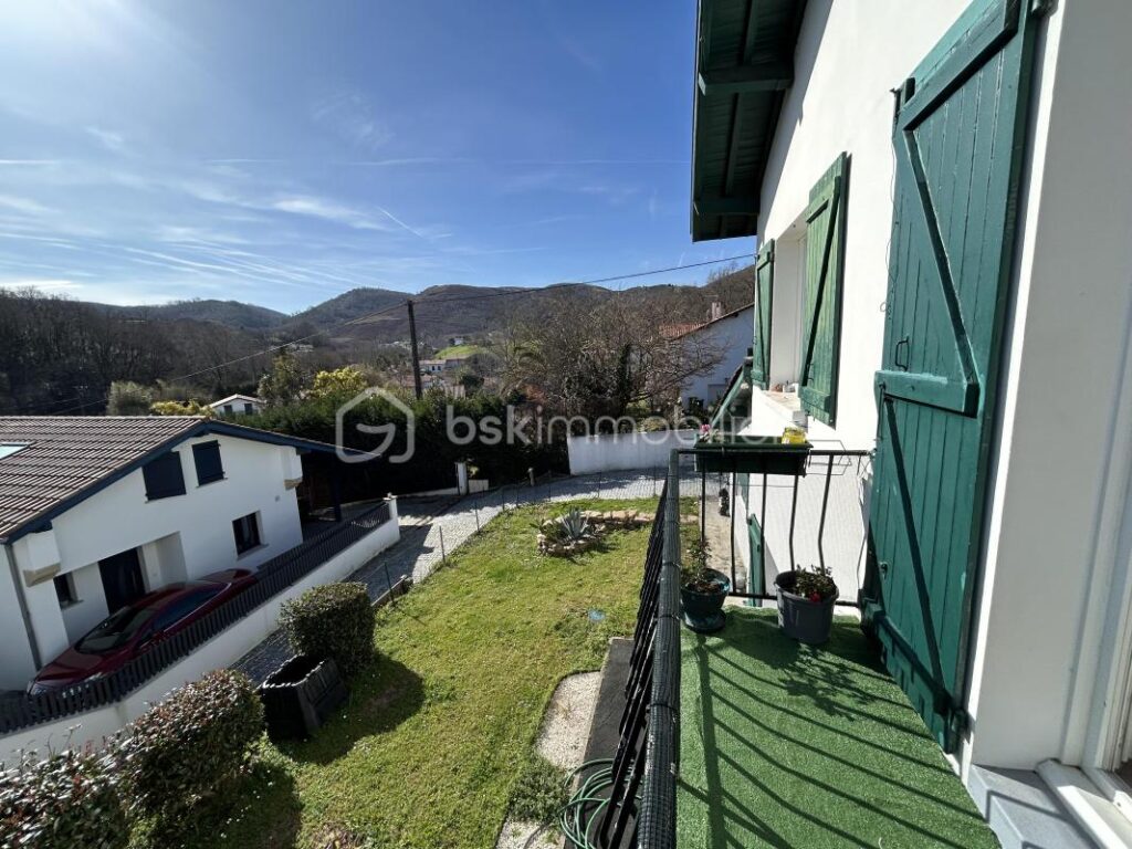 T3 de 64 m2 avec vue dégagée à Urrugne – 3 pièces – 2 chambres – 64 m²
