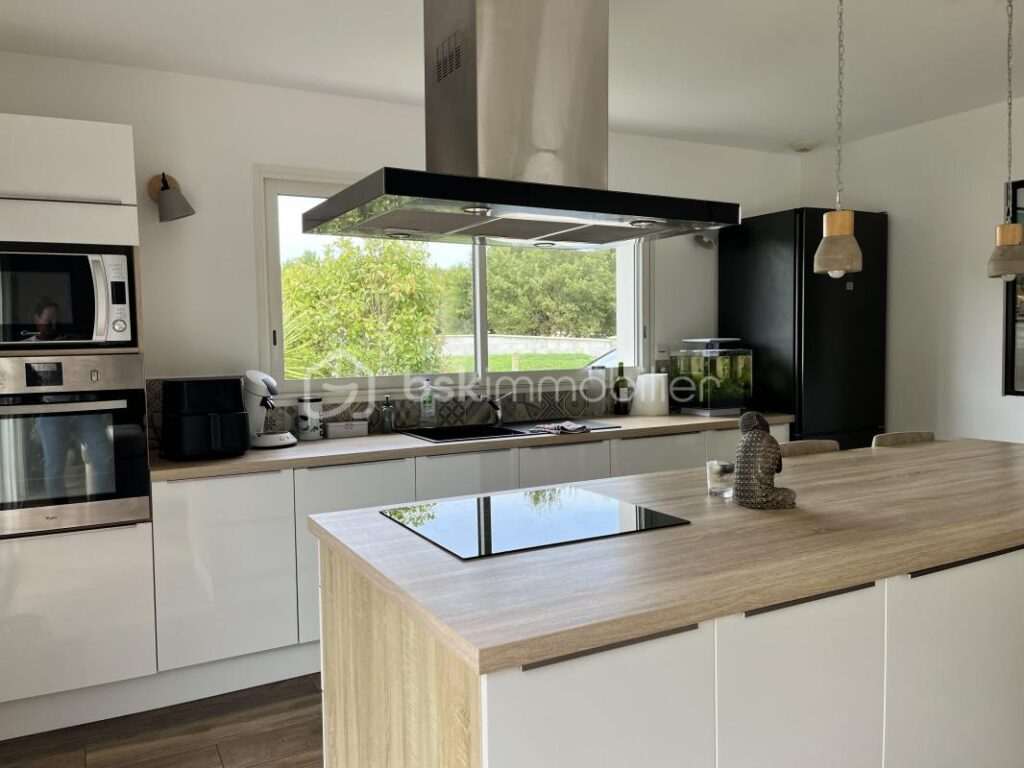 Maison contemporaine avec piscine – 4 pièces – 3 chambres – 130 m²