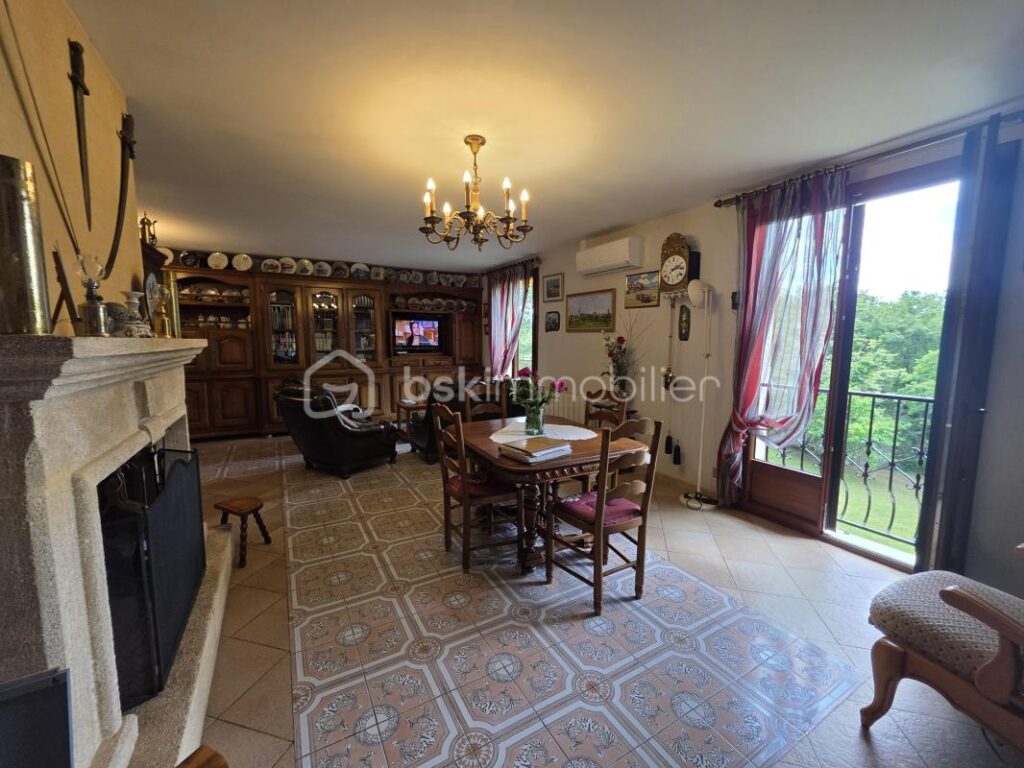 MAISON STE COLOMBE EN BRUILHOIS- GARAGE- JARDIN 3850 m² – 5 pièces – 4 chambres – 140 m²