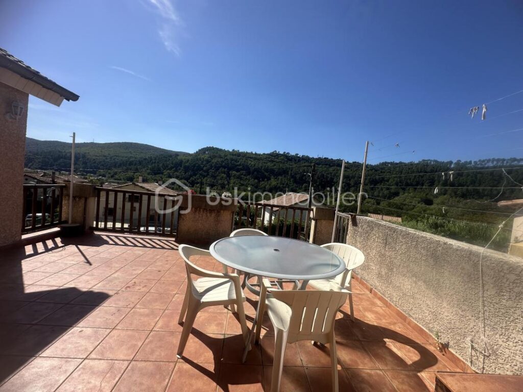 Énorme Potentiel pour cette jolie Villa située à 20 minutes du centre Ville d’Ales – 5 pièces – 4 chambres – 125 m²