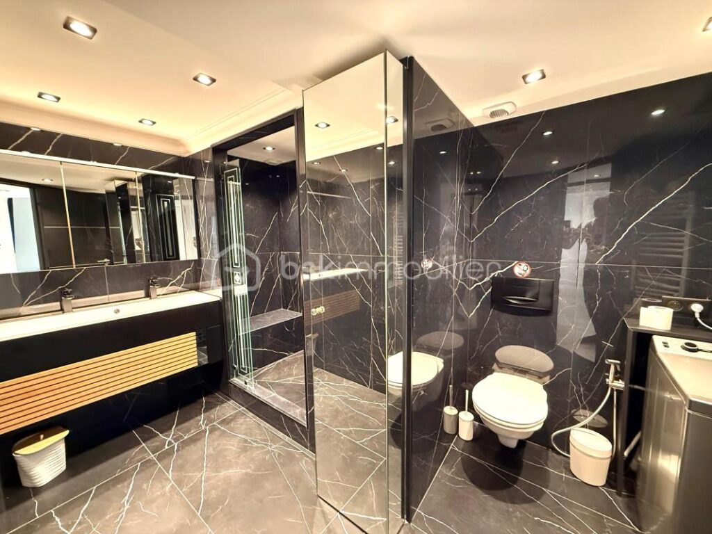 CANNES CROISETTE – VUE MER PANORAMIQUE – APPARTEMENT 107M² – 3 CHAMBRES – PARKING – CARRE D’OR – 4 pièces – 3 chambres – 107 m²