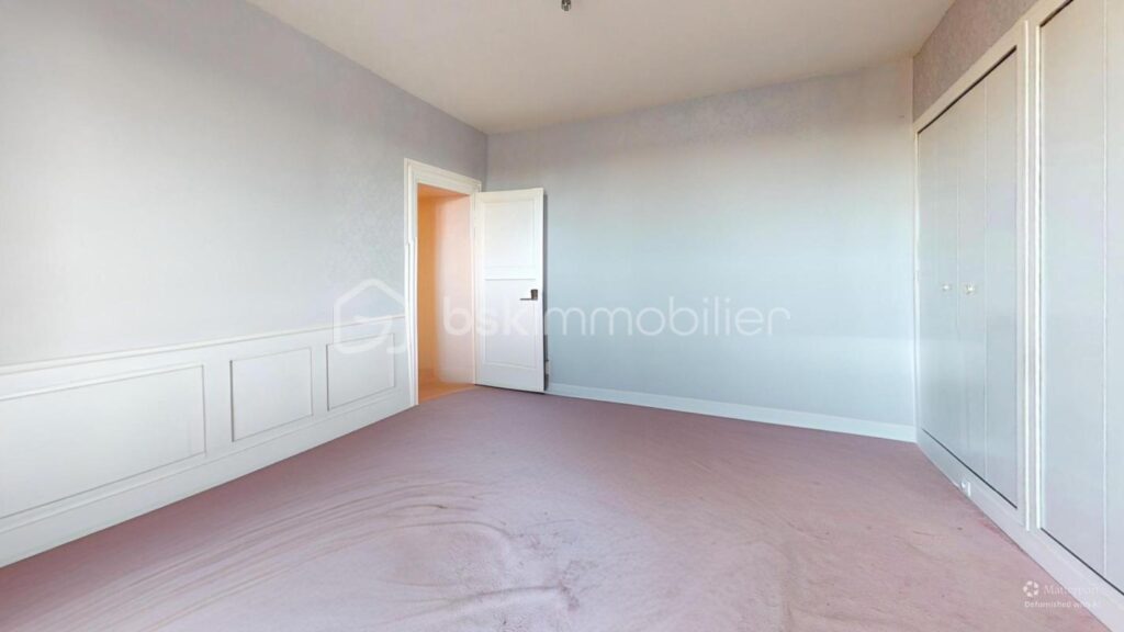 Appartement d’exception dans une tour du XVIIe siècle – Bellegarde – 4 pièces – 2 chambres – 98 m²