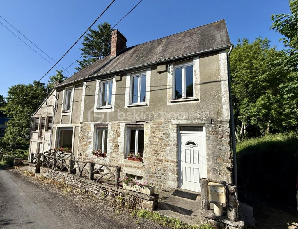 Maison à vendre à MORTAIN – 5 pièces – 4 chambres – 118 m²