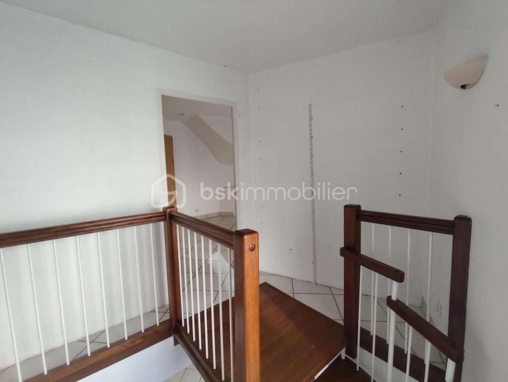 IMMEUBLE PROCHE DES COMMODITES – 7 pièces – NR chambres – 140 m²