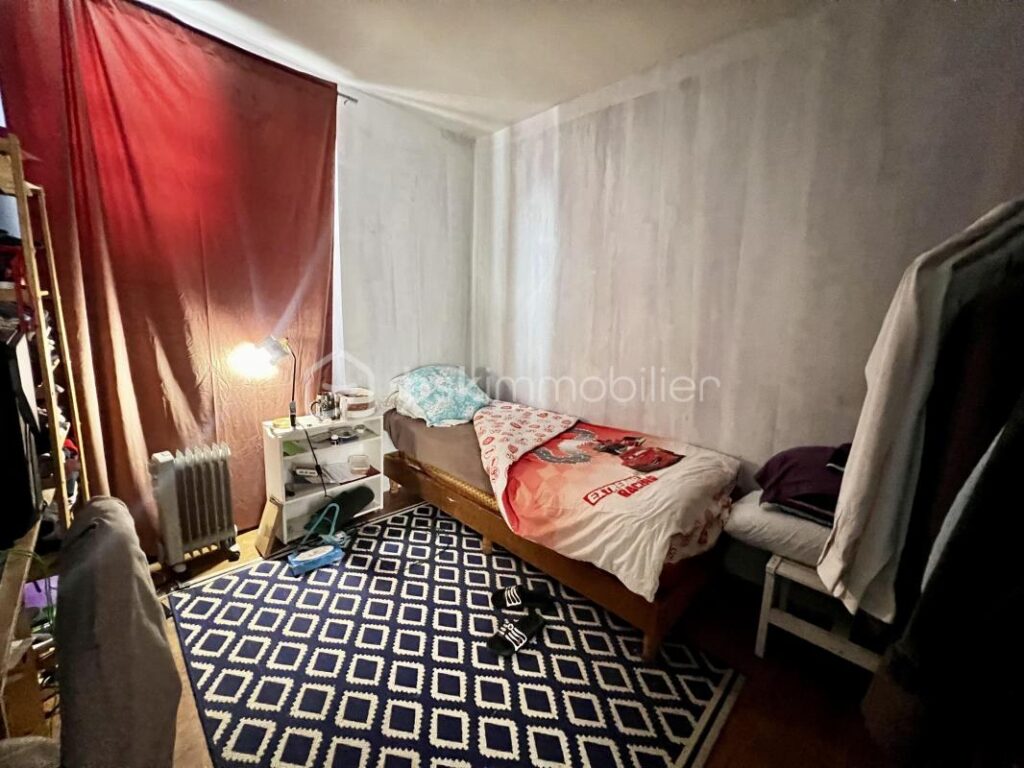 Charmant bâtiment rénové au cœur de Mouroux avec terrains à bâtir divisible – 10 pièces – NR chambres – 220 m²