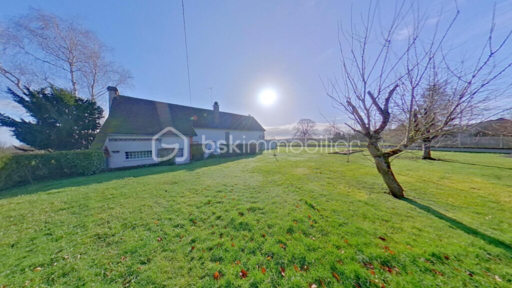 Magnifique propriété de 180 m² sur 1778 m² de terrain – 6 pièces – 4 chambres – 180 m²