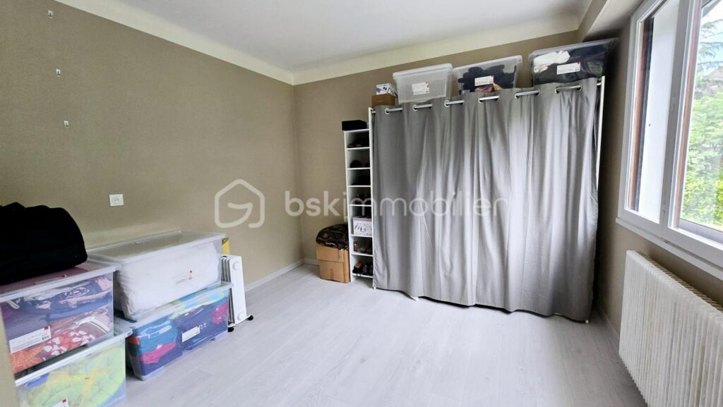 Maison 180 m² possibilité jusqu’à 6 chambres, panneaux photovoltaïques – 8 pièces – 5 chambres – 180 m²