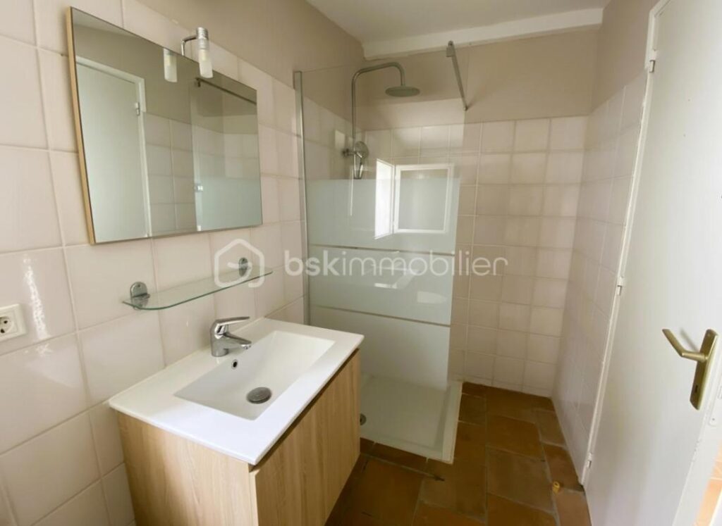 Maison de plain-pied – piscine – Vue dégagée sur le Luberon – Calme – 6 pièces – 5 chambres – 106 m²