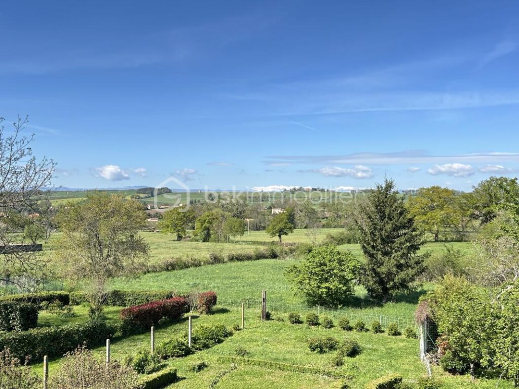 Maison avec grand Terrain (7000m2) et dépendance – 5 pièces – 4 chambres – 134 m²