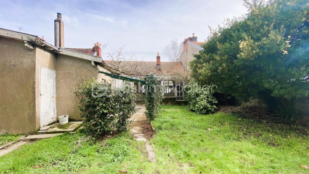 Maison 110m², 2 chambres , mezzanine, jardin 500m², dépendances – 5 pièces – 2 chambres – 112 m²