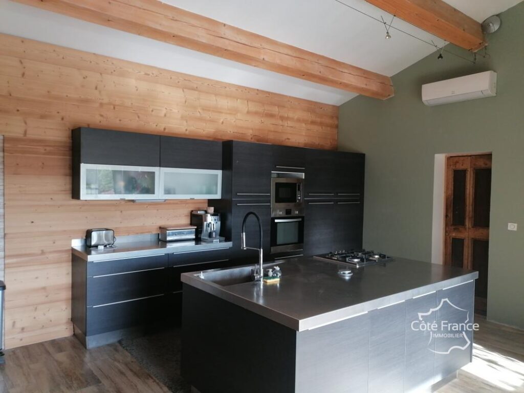 MAS BERGERIE PLEINE NATURE SANS VIS A VIS – 9 pièces – 4 chambres – 250 m²