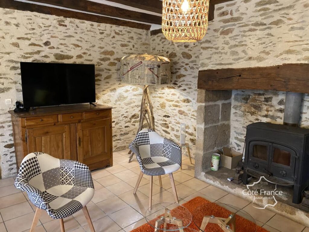 Ensemble de 4 maisons Cantales authentiques à proximité du l – 14 pièces – 7 chambres – 291 m²