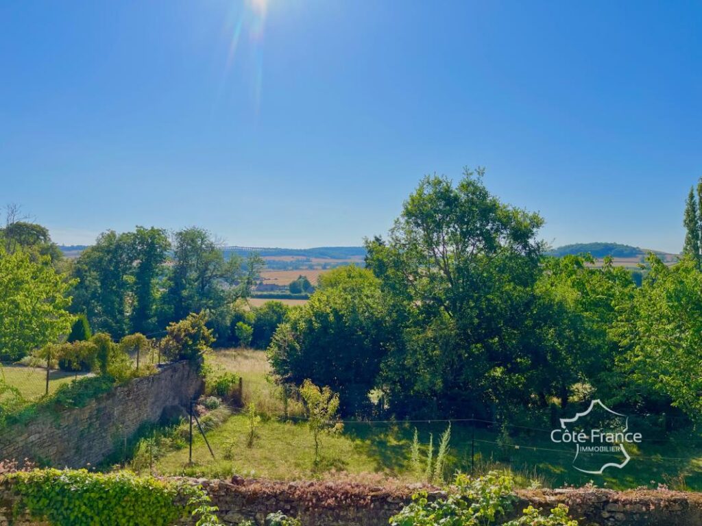 Demeure médiévale de charme avec vues imprenables au coeur de – 4 pièces – 2 chambres – 127 m²