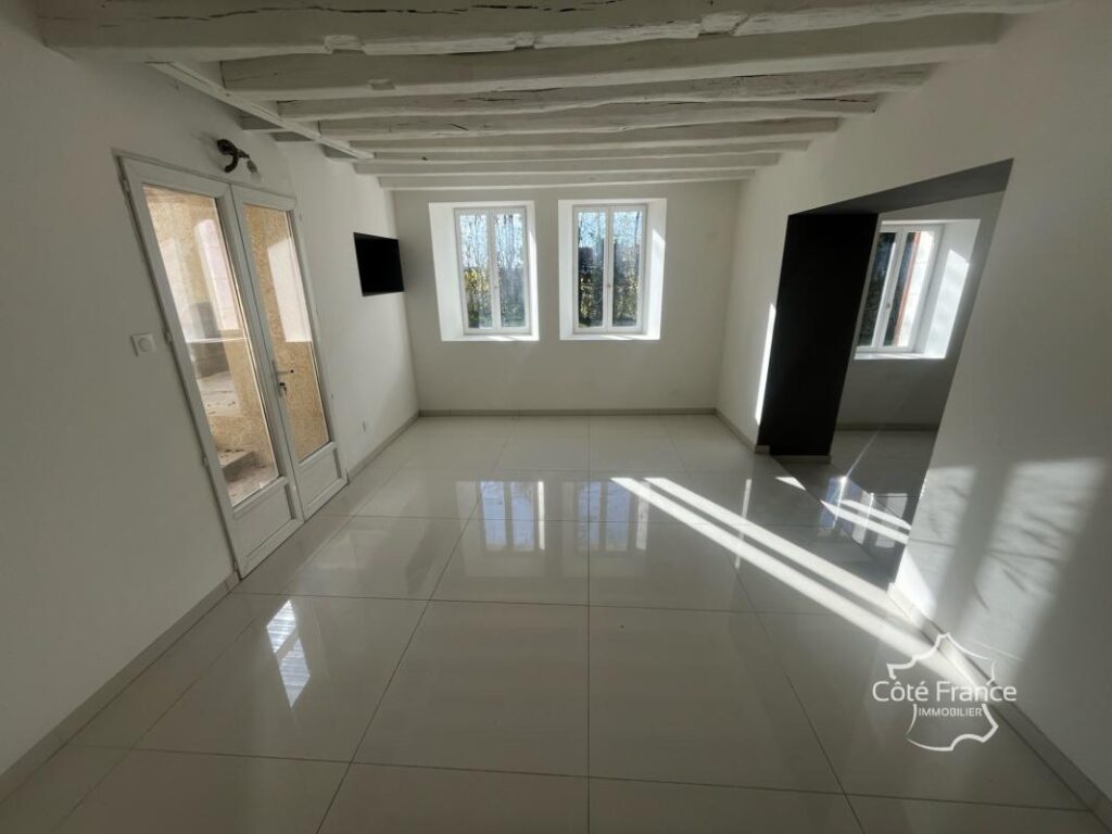 Maison de charme rénovée 125 m2 habitables sur 628 m2 de t – 5 pièces – 2 chambres – 135 m²