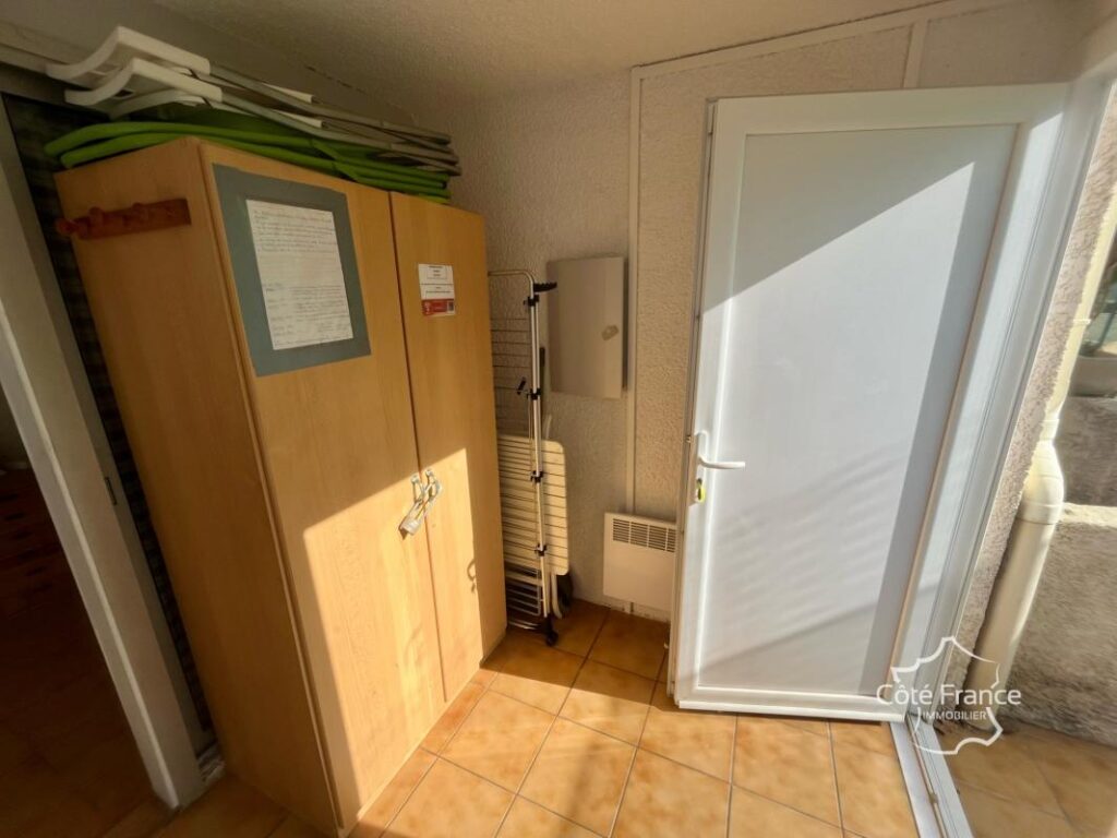 Spacieux Rez de jardin d’une chambre et cabine secteur Riche – 2 pièces – 1 chambre – 33 m²