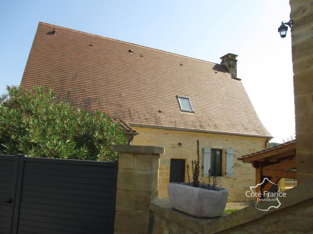DORDOGNE-SARLAT LA CANEDA: ENSEMBLE IMMOBILIER DE GITES – NR pièces – 15 chambres – 720 m²