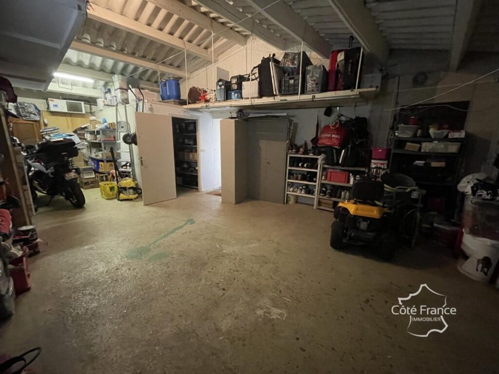 Auberge familiale – 8 chambres – Dépendances et hébergement – 15 pièces – 10 chambres – 380 m²