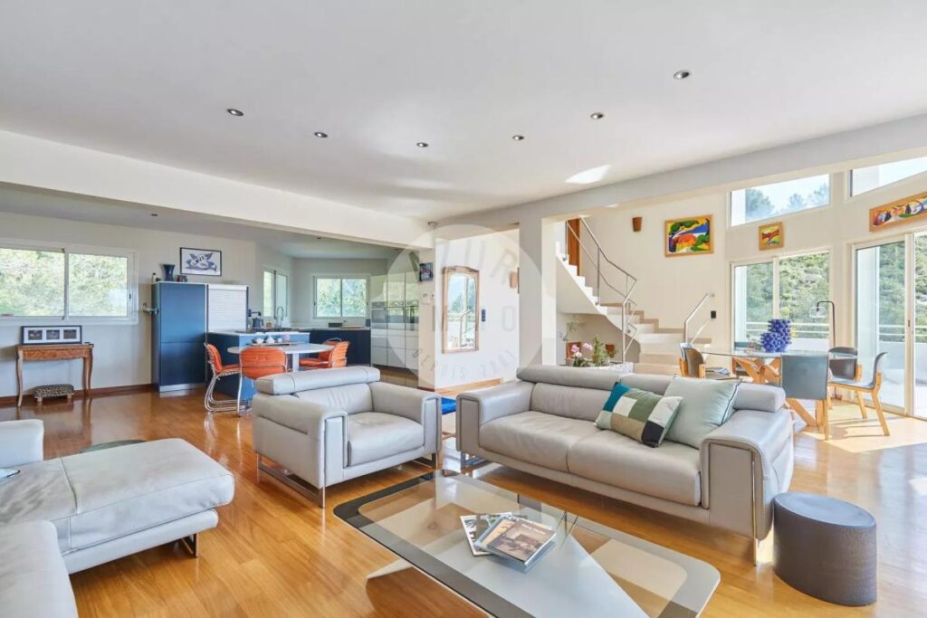 Villa d’exception Domaine privé Lascours – 6 pièces – 4 chambres – 350 m²