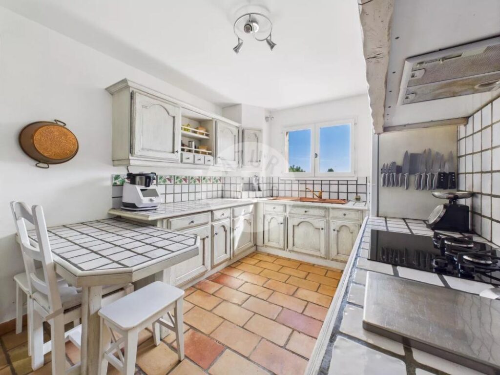 Maison de plain pied sur Roquevaire de 96m² sur 900m² de terrain avec piscine – 5 pièces – 3 chambres – 96 m²