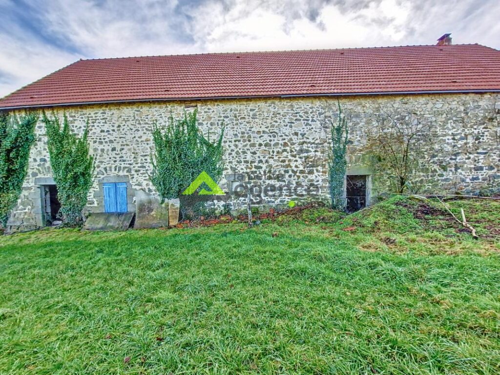 Grange de 200 m2 – AHUN – 2 pièces – 1 chambre – 200 m²