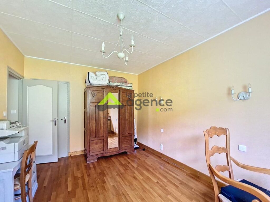 Maison sur sous-sol – BOURGANEUF – 5 pièces – 4 chambres – 125 m²