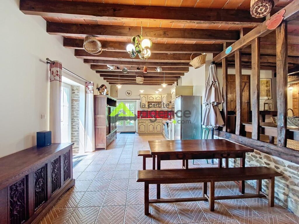 Magnifique Propriété – 270 m2 + Etang – 11 pièces – 8 chambres – 270 m²