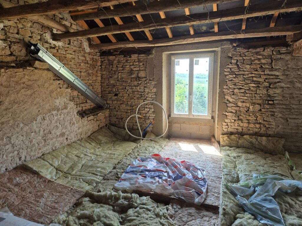 Maison de village secteur Champlitte 5 pièce(s) 150 m2 + maisonnette 80 m2 – 5 pièces – 4 chambres – 230 m²