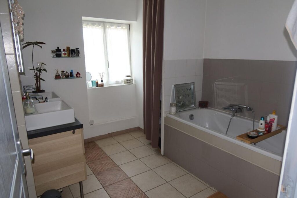 Appartement Auxon Dessous 5 pièce(s) 150 m2 – 5 pièces – 3 chambres – 150 m²