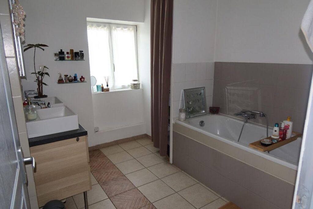 Appartement Auxon Dessous 5 pièce(s) 150 m2 – 5 pièces – 3 chambres – 150 m²