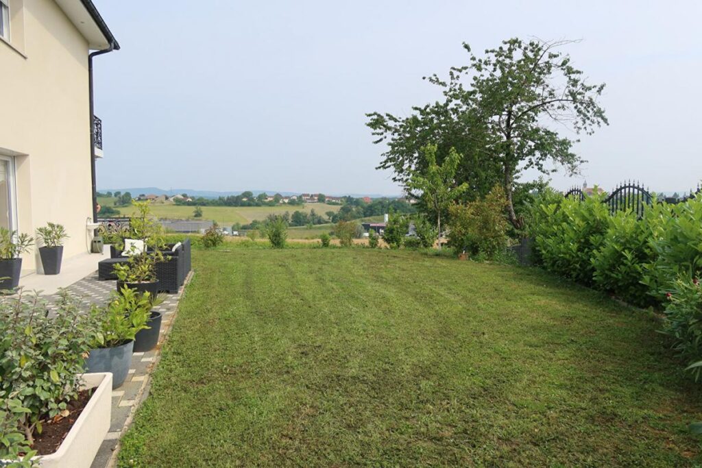 Maison d’architecte Besancon 7 pièce(s) 185 m2 – 7 pièces – 5 chambres – 185 m²