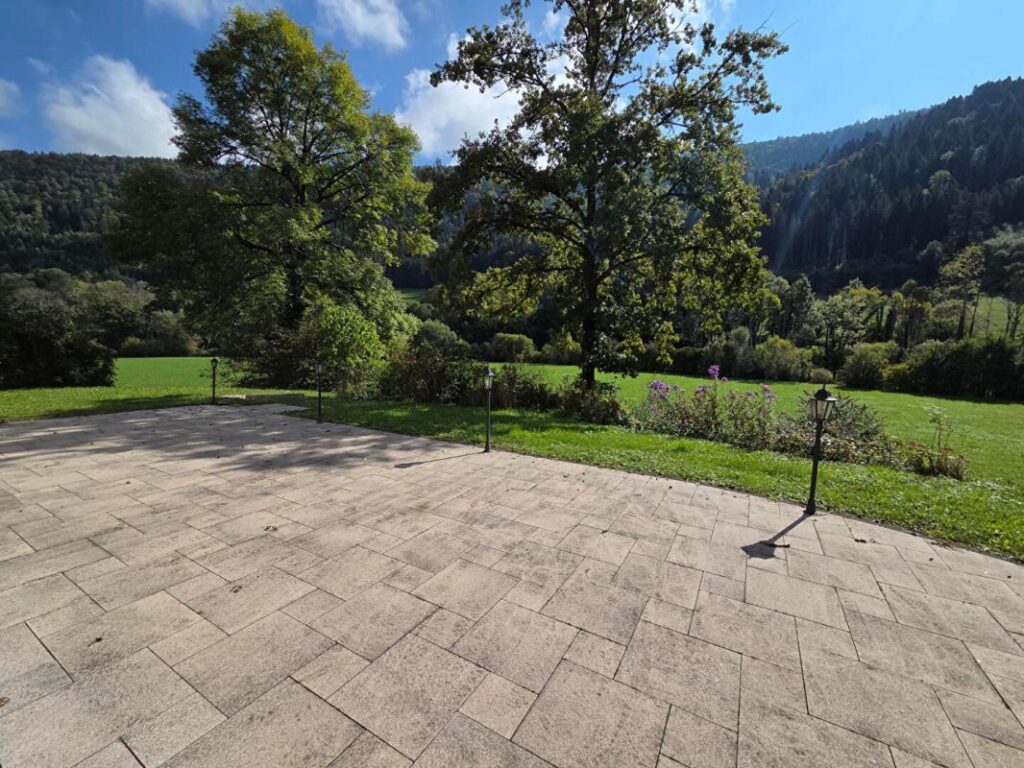 MAISON 9 PIECES 206m² SUR 13.91 ARES 329000 EUROS – 9 pièces – 7 chambres – 205 m²