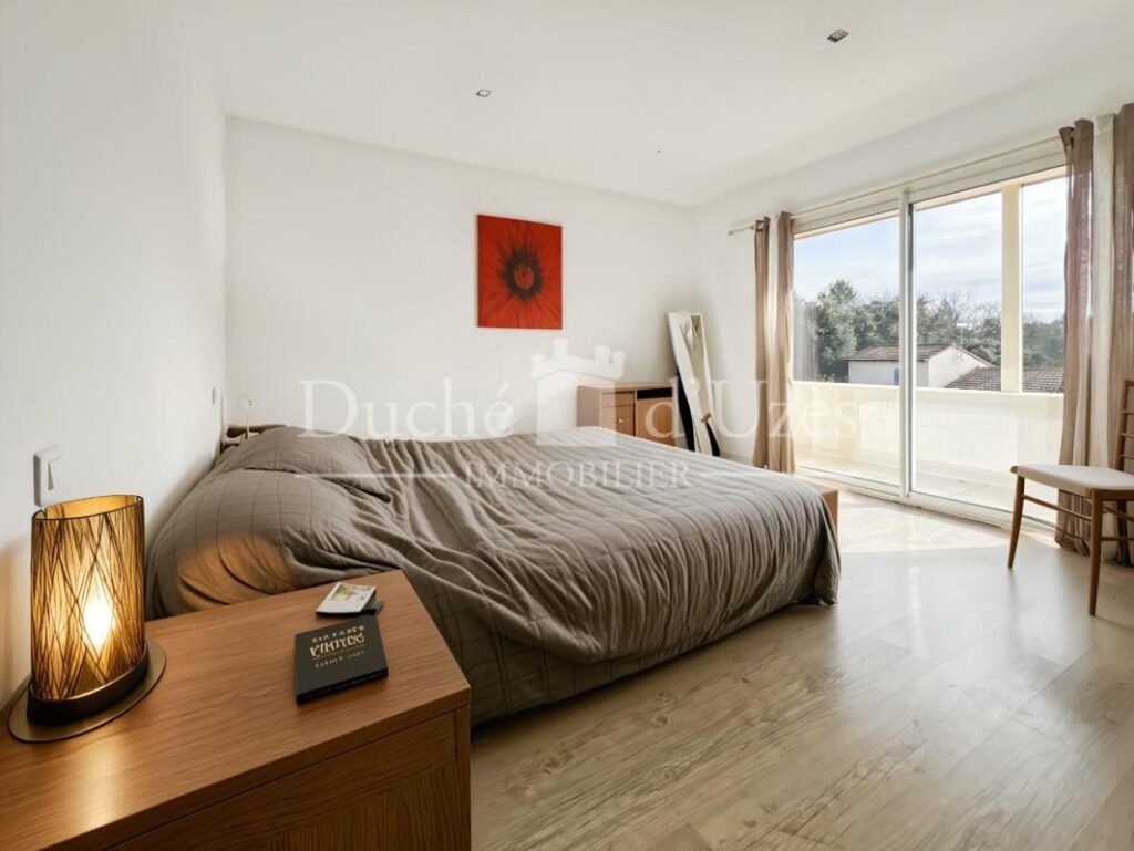 Maison – 8 pièces – 6 chambres – 180 m²