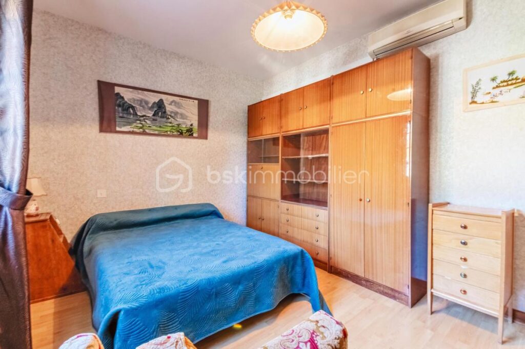 Maison d’exception sur parcelle d’environ 4 300 m² piscinable & constructible – 8 pièces – 7 chambres – 205 m²